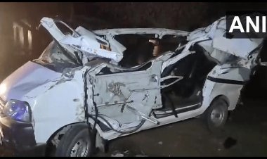 उत्तर प्रदेश : रामपुर में  रोड एक्सीडेंट, पांच की मौत, उन्नाव में पुलिस गाड़ी पर पलटा ट्रक, तीन कांस्टेबल की गयी जान