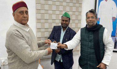 बिहार: तेजस्वी की पार्टी का मास्टर स्ट्रोक, बीजेपी ओबीसी मोर्चा प्रदेश मंत्री आरजेडी में शामिल, 