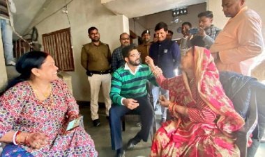 बिहार: पासवान फैमली में एकता की कोशिश, प्रिंस राज पहुंचे गांव, चिराग की बड़ी मां से की मुलाकात