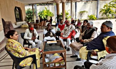 धनबाद: कांग्रेस ऑफिस खुलवाने को लेकर पार्टी नेताओं का डेलीगेशन झरिया एमएलए पूर्णिमा नीरज सिंह से मिला