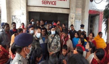 धनबाद: पान दुकानदार पिंटू की गोली मारकर की गयी थी मर्डर, परिजनों ने बॉडी के साथ किया प्रदर्शन