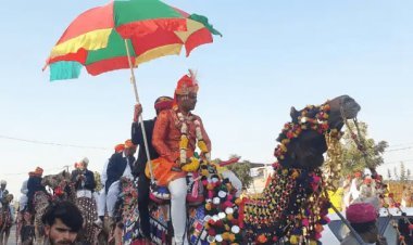 राजस्थान: दादा का सपना पूरा करने के लिए पोता ने बाड़मेर में ऊंटों पर निकाली शादी की बारात