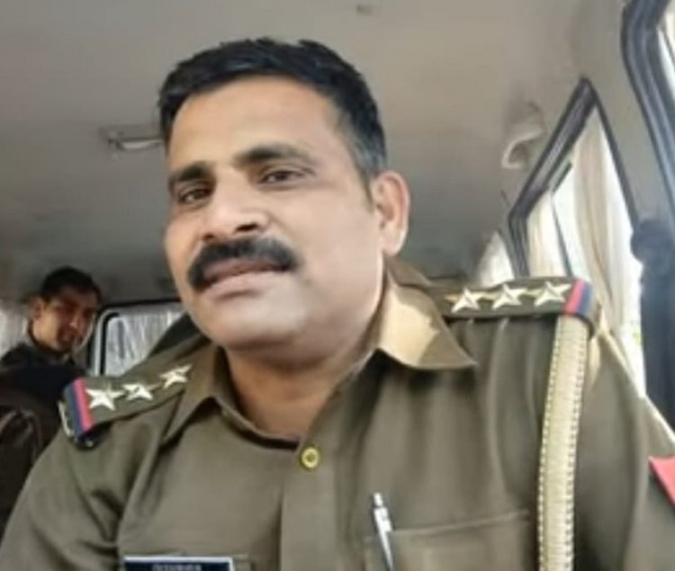 उत्तर प्रदेश: पुलिस इंस्पेक्टर धर्मराज उपाध्याय की चुनावी कविता ने सोशल मीडिया पर मचायी धूम