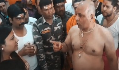देवघर: बाबा मंदिर के मैनेजर रमेश परिहस्त हटाये गये, MLA अंबा प्रसाद से दुर्व्यवहार मामले में हुई कार्रवाई