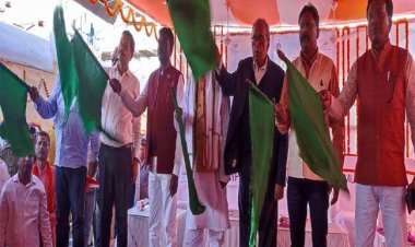 रांची-देवघर इंटरसिटी का दुमका तक परिचालन शुरु, एमपी ने दिखाई झंडी