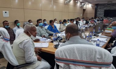 धनबाद: दिशा की बैठक में विकास की धीमी गति पर एमपी ने जतायी नाराजगी