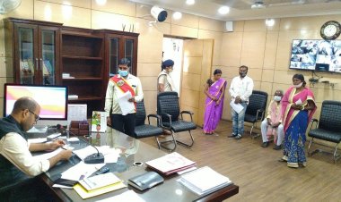 धनबाद: जनता दरबार में डीसी ने  सुनी लोगों की अन्य फरियादें