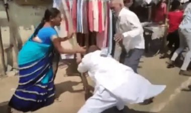 बिहार: रोहतास में महिलाओं ने रोड पर JDU लीडर को लात-घूसों से पीटा, पुलिस स्टेशन में घुसकर बचाई जान