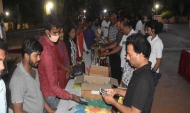 धनबाद: एकल अभियान बेच रहा जैविक खाद से तैयार सब्जियां, IIT ISM कैंपस में लगा दो दिवसीय स्टाल