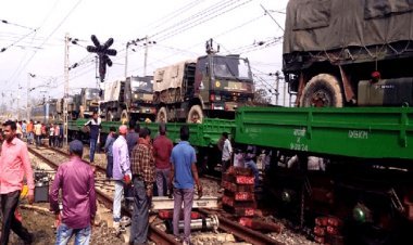 झारखंड: सेना का साजो-सामान ले जाने वाली मिलिट्री ट्रेन लातेहार में बेपटरी