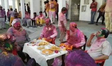 गुजरात: अतीक अहमद की साबरमती जेल में होली मनाते फोटो वायरल, FIR