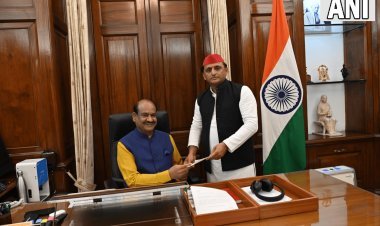 अखिलेश यादव ने आजमगढ़ संसदीय सीट छोड़ी, आजम खान ने भी एमपी से दिया इस्तीफा