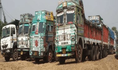 धनबाद: अलकडीहा और  पाथरडीह से  भारी मात्रा में अवैध कोयला व 17 ट्रक जब्त, दो अरेस्ट