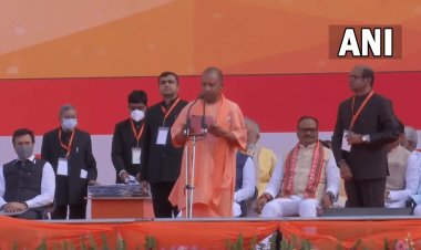 योगी आदित्यनाथ ने ली CM पद की शपथ, केशव व ब्रजेश बने डिप्टी सीएम, मोदी के खास एके शर्मा कैबिनेट मिनिस्टर