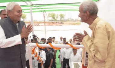 बिहार: CM नीतीश कुमार ने फतुहा विधानसभा क्षेत्र का किया भ्रमण ,पुराने साथियों से मिले