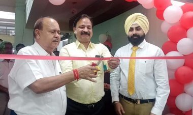 धनबाद: गोविंदपुर में करण डेंटल क्लिनिक का उद्घाटन, डॉ.विवेक व शंभूनाथ ने संयुक्त रुप से काटा फीता   