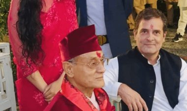 नेपाल से सरस्वती खत्री ने आई राहुल गांधी के साथ शेयर की फोटो, इस सिंगर की PM मोदी भी कर चुके हैं तारीफ