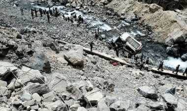 लद्दाख में आर्मी की बस की बस 60 फीट नीचे श्योक नदी में गिरी, सात जवानों की मौत