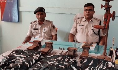 बिहार: मुंगेर के जंगल में गन फैक्ट्री का खुलासा, आर्म्स और गोलियों के साथ-साथ वर्दी भी बरामद 