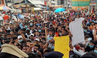 बिहार: अग्‍न‍िपथ स्‍कीम के विरोध में बवाल, बक्‍सर में ट्रेन रोकी, मुजफ्फरपुर और बेगूसराय में रोड पर आगजनी