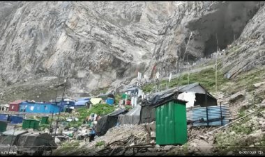 जम्मू-कश्मीर: अमरनाथ गुफा के पास बादल फटने से  15 श्रद्धालुओं की मौत, यात्रा रोकी गई