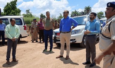 धनबाद: डीसी ने किया बजरा व चिरकुंडा बालू घाट का निरीक्षण,बालू उठाव करने वालों पर FIR दर्ज करने का निर्देश   