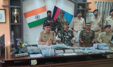 चाईबासा: 33 मामले में फरार दो लाख के इनामी PLFI जोनल कमांडर संतोष कंडुलना अरेस्ट, एके-47 बरामद