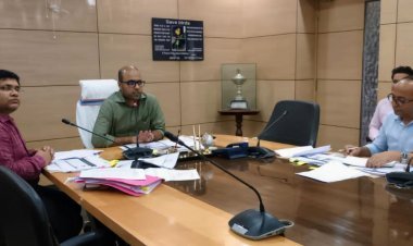 धनबाद: डीसी ने की ग्रामीण विकास विभाग की योजनाओं की समीक्षा