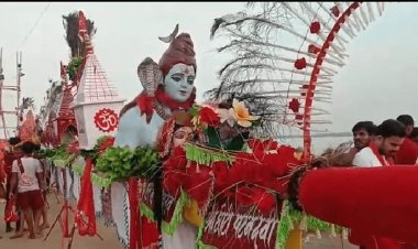 54 फीट के आकर्षक कांवर पर भगवान शिव विराजमान, 600 किलो वजन, आठ सौ लोगों का साथ, दे‍वघर रवाना