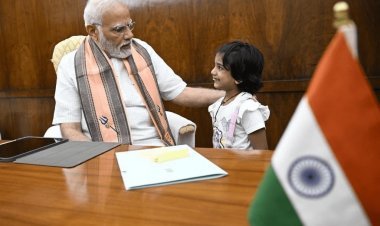 नई दिल्ली : PM नरेंद्र मोदी से बोली आठ साल की बच्ची- आप लोकसभा TV में नौकरी करते हैं, मै जानती हूं