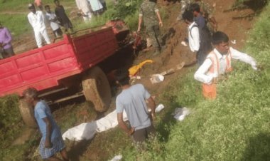 झारखंड: रांची-टाटा फोरलेन पर भीषण हादसा, ट्रक ने स्कूल वैन को रौंदा, तीन बच्चों की मौत