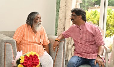 झारखंड: 47 साल के हुए CM हेमंत सोरेन, माता-पिता से लिया आशीर्वाद