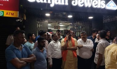 धनबाद: धनसार में गुंजन ज्वेलर्स में लाखों की डकैती, तीन राउंड फायरिंग,एक को लगी गोली