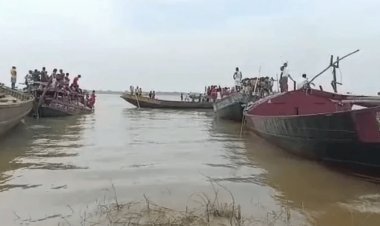 पटना:  मनेर में गंगा नदी में दो नाव टकराई, 50 डूबे, पांच लोग लापता