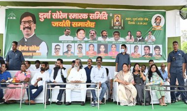 झारखंड: CM हेमंत सोरेन व दिशोम गुरु शिबू सोरेन ने दुर्गा सोरेन की जयंती पर दी भावभीनी श्रद्धांजलि