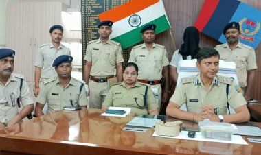 धनबाद: लुटकांड के मुख्य आरोपी  मुन्ना पांडेय को पुलिस ने किया अरेस्ट