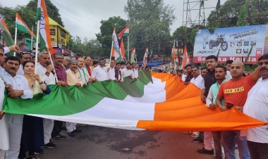 धनबाद: 100 फीट लम्बे तिरंगे के साथ कांग्रेस का भारत जोड़ो पदयात्रा कार्यक्रम 