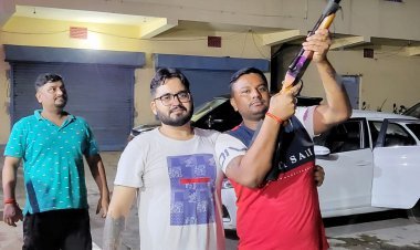 धनबाद: पुलिस रिकॉर्ड में फरार गोलू रवानी का हवा में फायरिंग करते वीडियो वायरल... सिंह मेंशन का है करीबी!