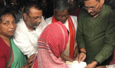 झारखंड: दुमका में मौत की शिकार बेटी के परिजनों को BJP ने  दिये 28 लाख रुपये