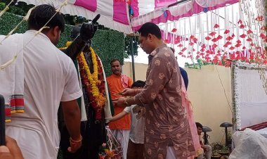 बिहार: छपरा के अढुपुर गांव में सकलदेव सिंह की प्रतिमा का अनावरण, जयंती समारोह में राजनेताओं का जुटान