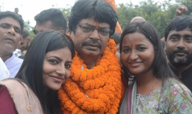 झारखंड: साढ़े चार साल बाद जेल से बाहर निकले एक्स मिनिस्टर योगेन्द्र साव, बेटी व समर्थकों ने किया स्वागत