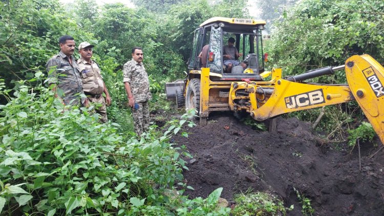 धनबाद: इलिगल कोल माइनिंग, ट्रांसपोर्टिंग के खिलाफ 46 जगहों पर रेड, 72 टन एवं 60 बोरी कच्चा कोयला जप्त