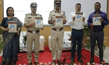 झारखंड : DGP नीरज सिन्हा और DG अनुराग गुप्ता ने पुस्तक रेडी रेफरेंस का किया विमोचन