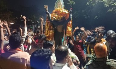 धनबाद: पाथरडीह में मां काली की प्रतिमा विसर्जन के दौरान पथराव, रात भर कैंप करती  रही पुलिस