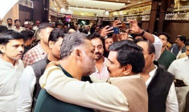 बिहार:बेटी के इंगेजमेंट में पहुंचे पप्पू यादव से गले मिले आनंद मोहन, दोनों बाहुबलियों में चला हंसी-मजाक का दौर