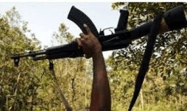 झारखंड: पांच लाख के इनामी माओवादी ने किया सरेंडर, लव अफेयर के कारण संगठन में हुआ था डि‍मोशन