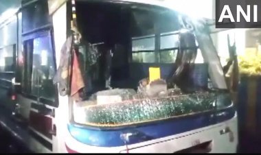 बिहार: बेगूसराय में बड़ा हादसा, शादी के जश्न में रोड पर नाच रहे छह बरातियों को बस ने कुचला, तोड़फोड़, हंगामा