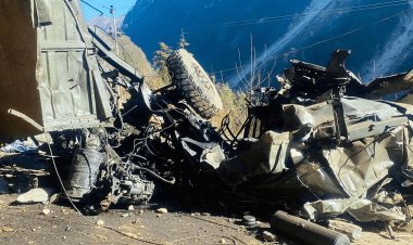 सिक्किम: आर्मी का ट्रक खाई में गिरा, 16 जवानों की मौत, चार घायल जवान एयरलिफ्ट  किये गये