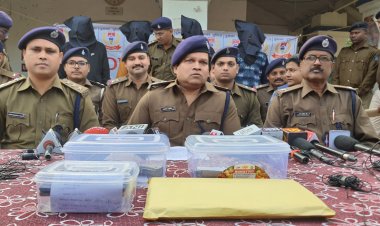 दुमका :सेंट्रल जेल गेट पर फायरिंग मामले का पुलिस ने किया खुलासा, आर्म्स के साथ चार क्रिमिनल अरेस्ट