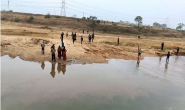 झारखंड: हजारीबाग में बालू तस्करों ने CO और ASIपर किया जानलेवा हमला, राइफल छीनकर पानी में फेंका   